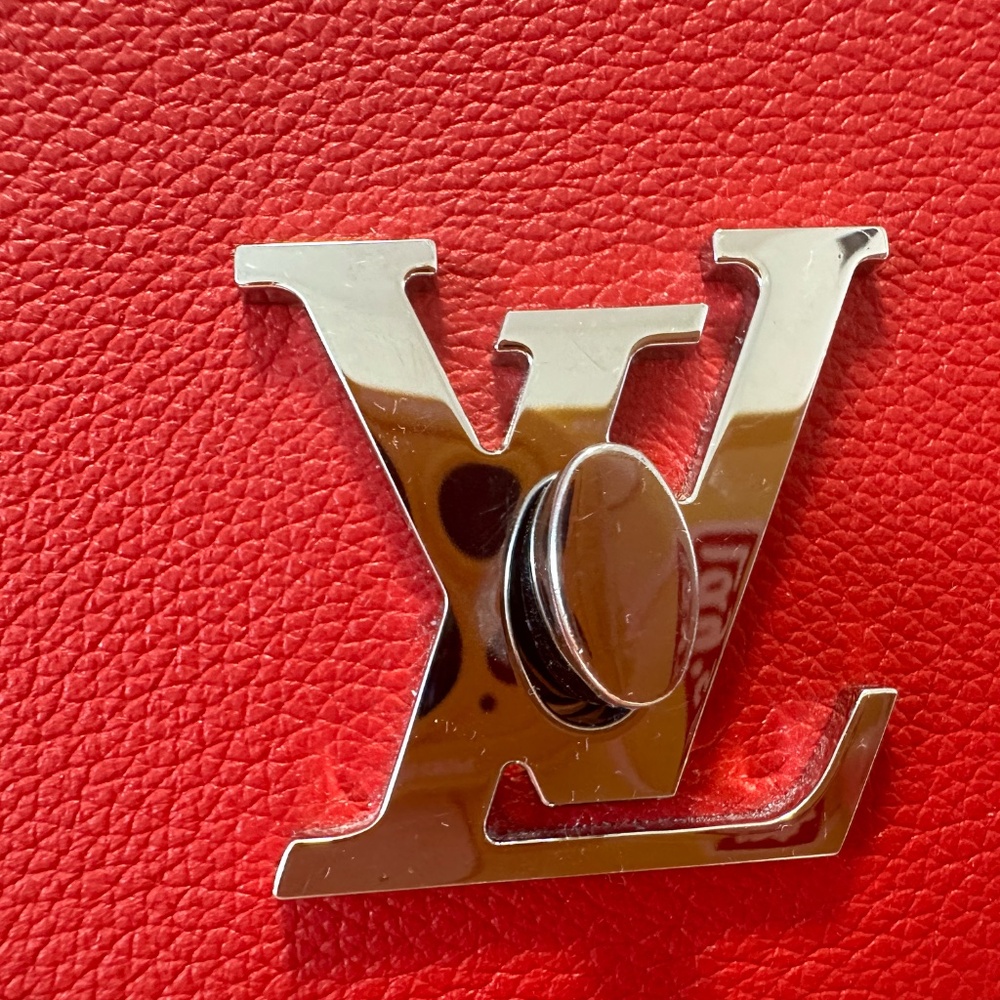 Louis Vuitton Taurillon Leather Lockme Chain BB (ONLY PLATFORM TRANSACTIONS) - Picture 3 of 9